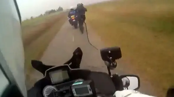 فیلم جالب از فرار مرد مرموز با اسکوتر برقی از دست پلیس / ببینید