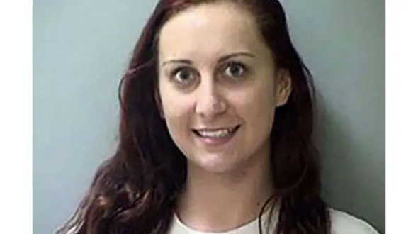 عشوه گری زن جوان برای راننده تاکسی دردسرساز شد+عکس 