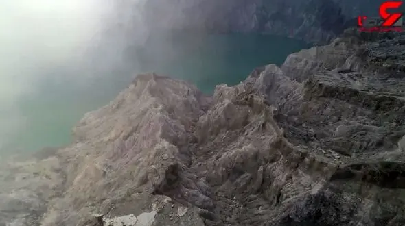 تصاویر خیره‌کننده از دریاچه ای بالای یک آتشفشان فعال+فیلم