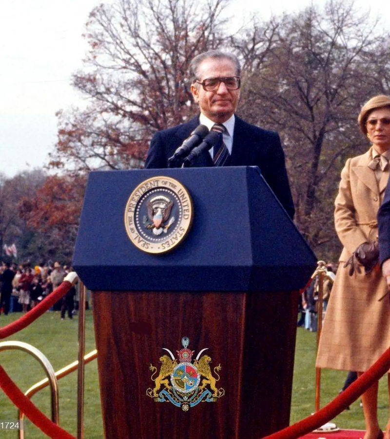 King of Iran Mohammad Reza Pahlavi delivering speech at White house_Usa_1977