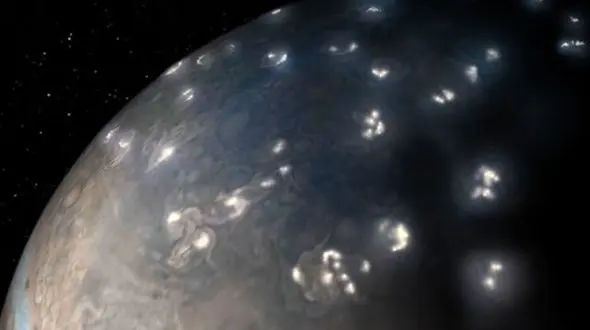 بروز رعد و برق در زمین و سیاره مشتری شبیه هم است