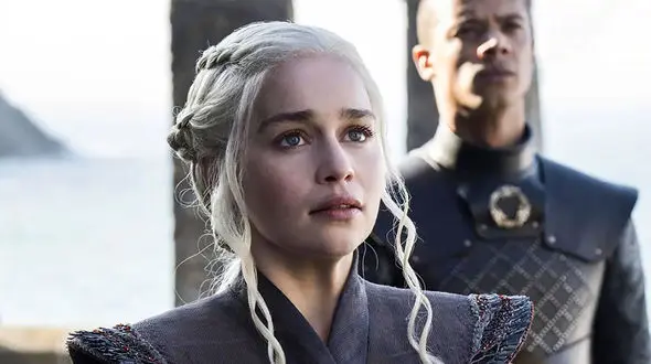 حافظ خوانی جالب مادر اژدها؛ سورپرایز امیلیا کلارک برای ایرانی‌ها