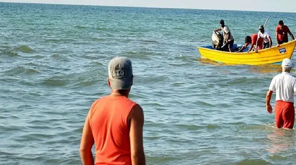 نجات از مرگ 3 گردشگر نوروزی درآب های بندرکنگان 