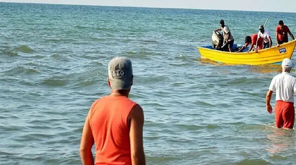 نجات از مرگ 3 گردشگر نوروزی درآب های بندرکنگان 