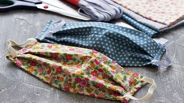 این ماسک پارچه‌ای با نور خورشید ضدعفونی می‌شود