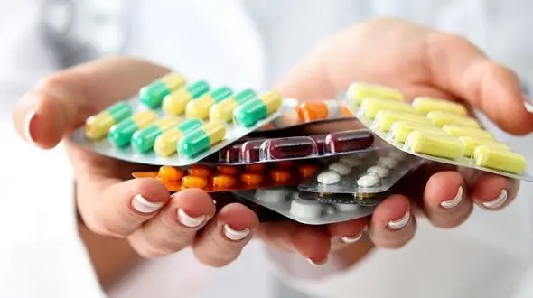 مصرف سالانه داروی  هر ایرانی 618 عدد است ! / بیش از 2 هزار میلیارد تومان آموکسی سیلین فروخته شده است + جدول