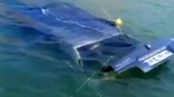 حادثه مرگبار در سد مهاباد /  خودرو به آب سقوط کرد