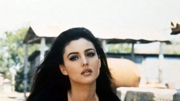 تصاویر؛ سفر در زمان؛ ظاهر «مونیکا بلوچی در 29 سالگی»؛ سال 1372