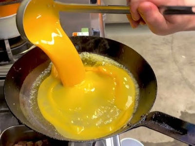 تجربه غذاهای خیابانی ژاپنی: دستور پخت فوق‌العاده با تخم مرغ و برنج + فیلم