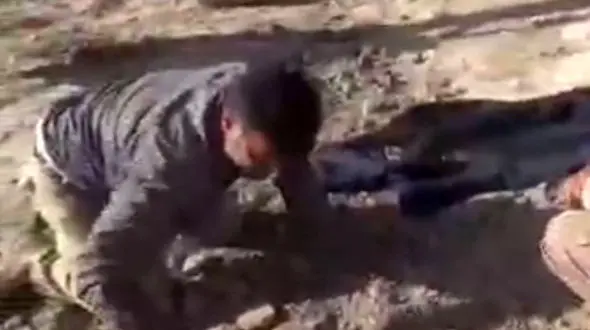 فیلم لحظات تاثیرگذار کشف پیکر مطهر شهید دفاع مقدس در عراق