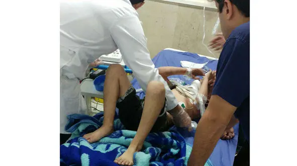 نجات معجزه آسای کودک 8 ساله پس از سقوط از پشت بام + عکس 
