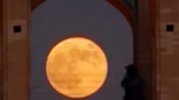 از دار الصفای ایران تا شب‌های اصفهان