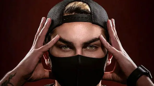 استخدام بادیگارد برای چشم های رنگی ارسلان قاسمی / اسکورت در سینما + فیلم 