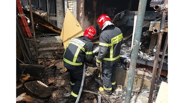 4 عکس از آتش سوزی هولناک یک خانه در اصفهان