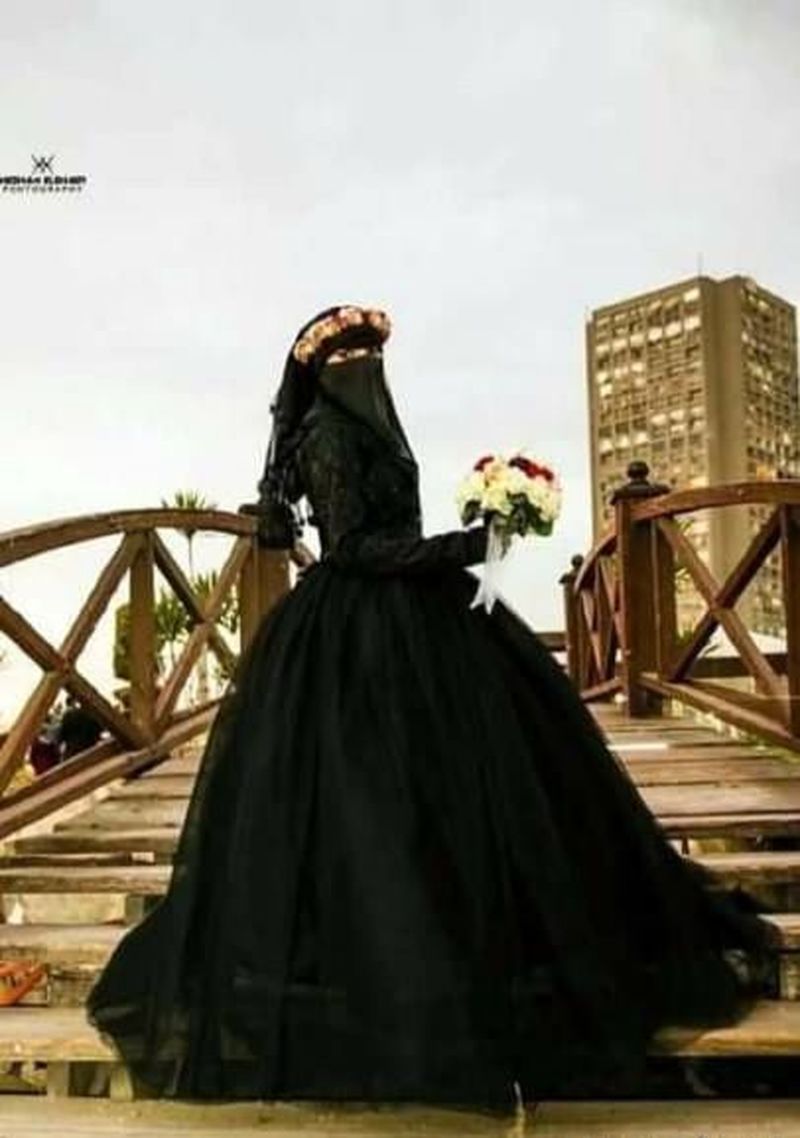لباس مشکی این عروس و داماد فضای مجازی را ترکاند