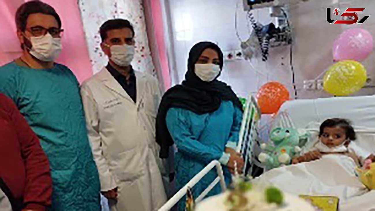 عکس / جشن تولد کودک مجروح حادثه تروریستی در حرم شاهچراغ (ع) 