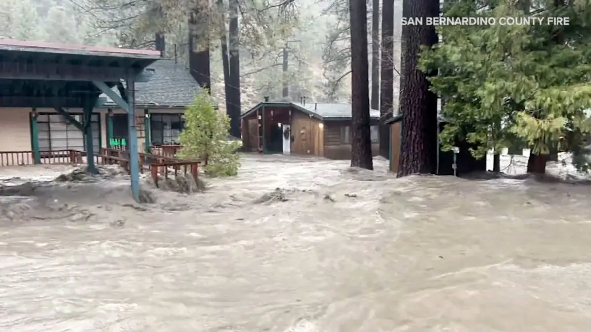 کریسمس با سیلاب در کالیفرنیا آغاز شد/ ساحل شرقی آمریکا در آستانه بارش سنگین برف