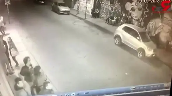 سرعت مرگبار راننده تاکسی دو زن را به آسمان پرتاب کرد + فیلم