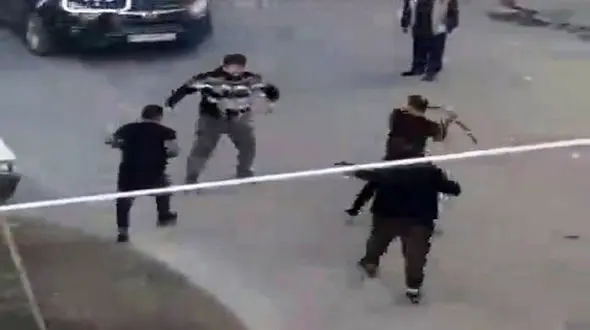 فیلم لحظه درگیری وحشتناک در آمل / با قمه و چاقو به جان هم افتادند