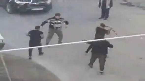 فیلم لحظه درگیری وحشتناک در آمل / با قمه و چاقو به جان هم افتادند
