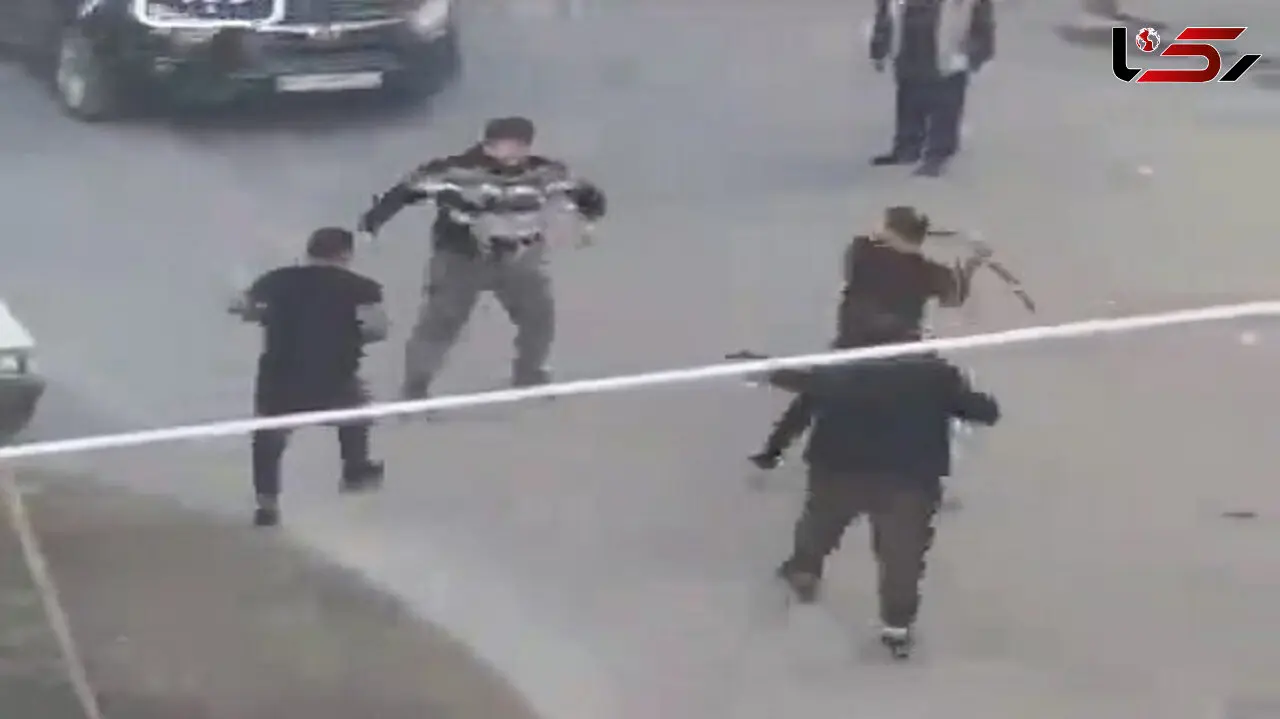 فیلم لحظه درگیری وحشتناک در آمل / با قمه و چاقو به جان هم افتادند