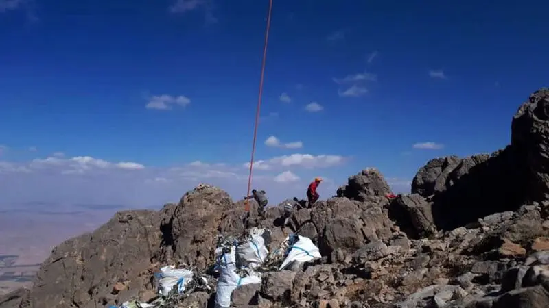 تصاویری از انتقال قطعات بقایاى پرواز تهران یاسوج هواپیمایی آسمان 