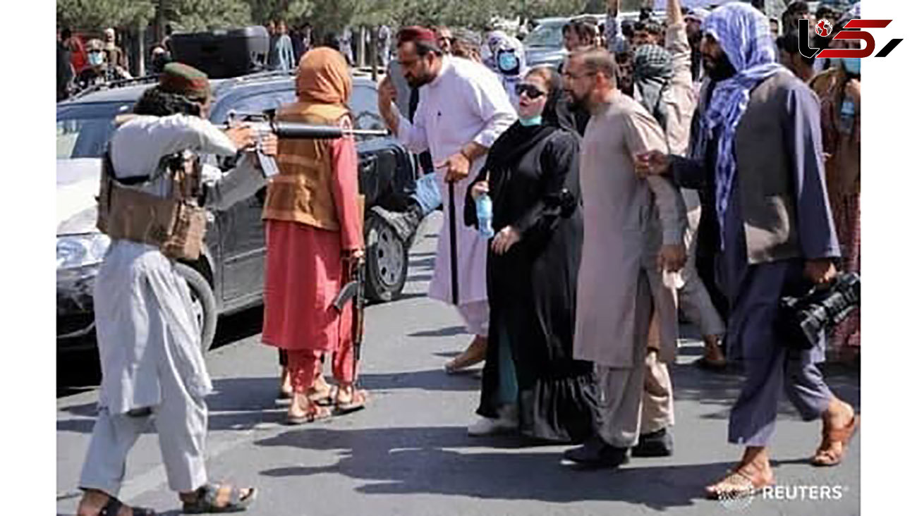 فیلم حمله طالبان با چوب دستی به تظاهرات زنان در کابل ! + عکس تکاندهنده