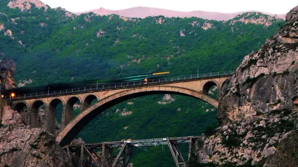 شگفتی مهندسی ایران؛ پل ورسک، نگین استوار البرز + فیلم