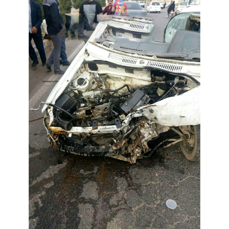  تصاویر برخورد بسیار شدید خودروی پراید با انتهای تریلر پارک شده