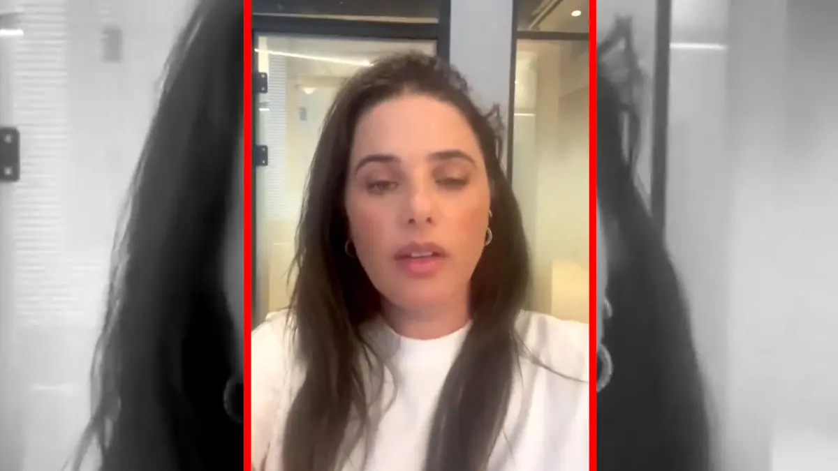 فیلم دسترسی هکرها به تصاویر شخصی وزیر سابق امور خارجه