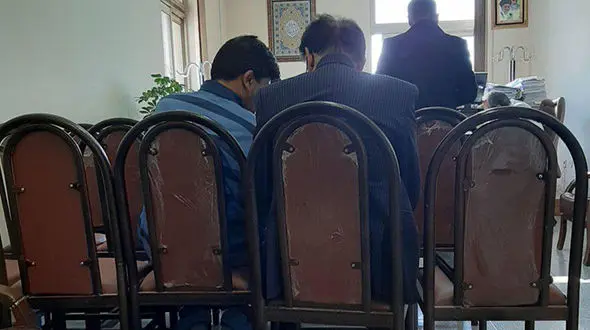 ادعای عجیب معلم اخراجی درباره قاتل نقابدار  + عکس متهم در دادگاه تهران