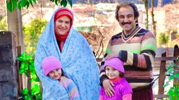 سارا نیکای قدیمی سریال پایتخت : آقای تنابنده هنوز هم برای ما بابای قصه است!  / ناگهان شنیدیم دوقلوهای دیگری نقش سارا و نیکا رو بازی کنند !