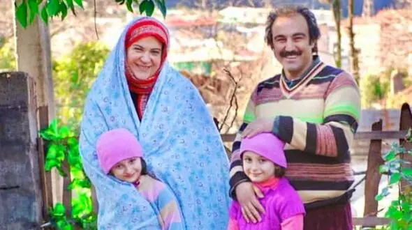 سارا نیکای قدیمی سریال پایتخت : آقای تنابنده هنوز هم برای ما بابای قصه است!  / ناگهان شنیدیم دوقلوهای دیگری نقش سارا و نیکا رو بازی کنند !