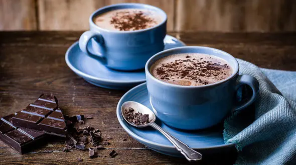 ۹ ماده غذایی که باعث افزایش اضطراب می‌شوند