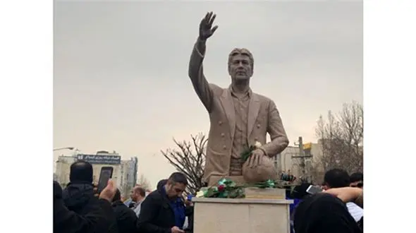 سنگ قبر ناصر حجازی دو مرتبه تخریب شده است