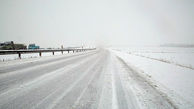 برف و کولاک جاده‌های استان قزوین را مسدود کرد