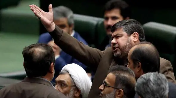 توضیح نماینده‌ای که در مجلس به وزیرخارجه ناسزا گفت/ فحاشی نبود اعتراض بود !