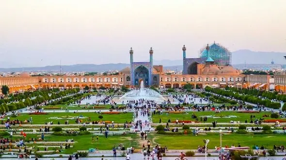 افزایش ساعات بازدید بناهای تاریخی میدان نقش جهان اصفهان