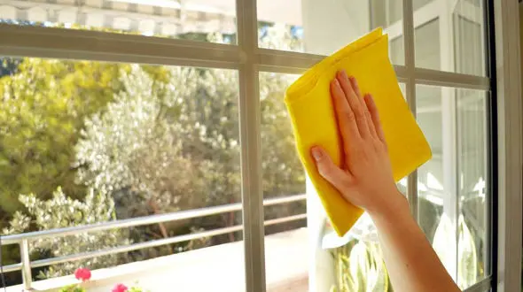 بهترین روش برای تمیز کردن پنجره‌ها چیست؟ +عکس