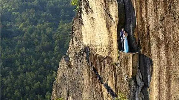 وحشتناکترین عکس های عروس وداماد در پرتگاه! + تصاویر