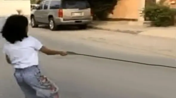 خطرناکترین حیوان خانگی دختر عربستانی  + فیلم