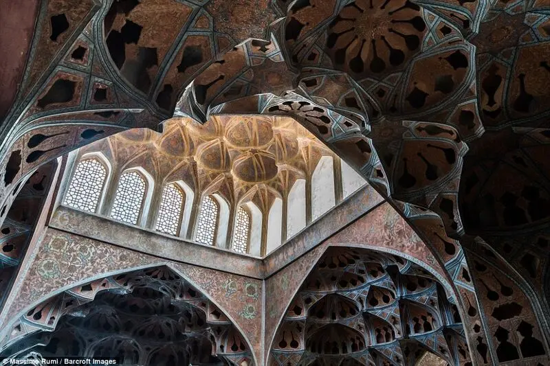 مشاهدات هنرمند ایتالیایی از آثار تاریخی ایران