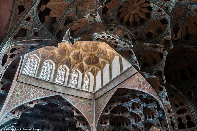 مشاهدات هنرمند ایتالیایی از آثار تاریخی ایران