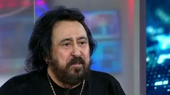 عکس سفر در زمان / «شهرام شب پره و گروه اش در حال اجرا در تهران»؛ سال 55