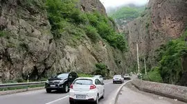 ترافیک نیمه‌سنگین در ورودی‌های پایتخت/ بار ترافیکی در آزادراه‌های قزوین–کرج و ساوه–تهران