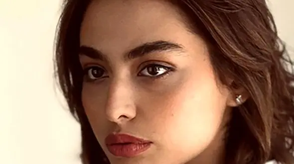 تنها عکس زیبای ریحانه پارسا بعد از مهاجرت ! /  عشق به پسری به نام رایبد ! 