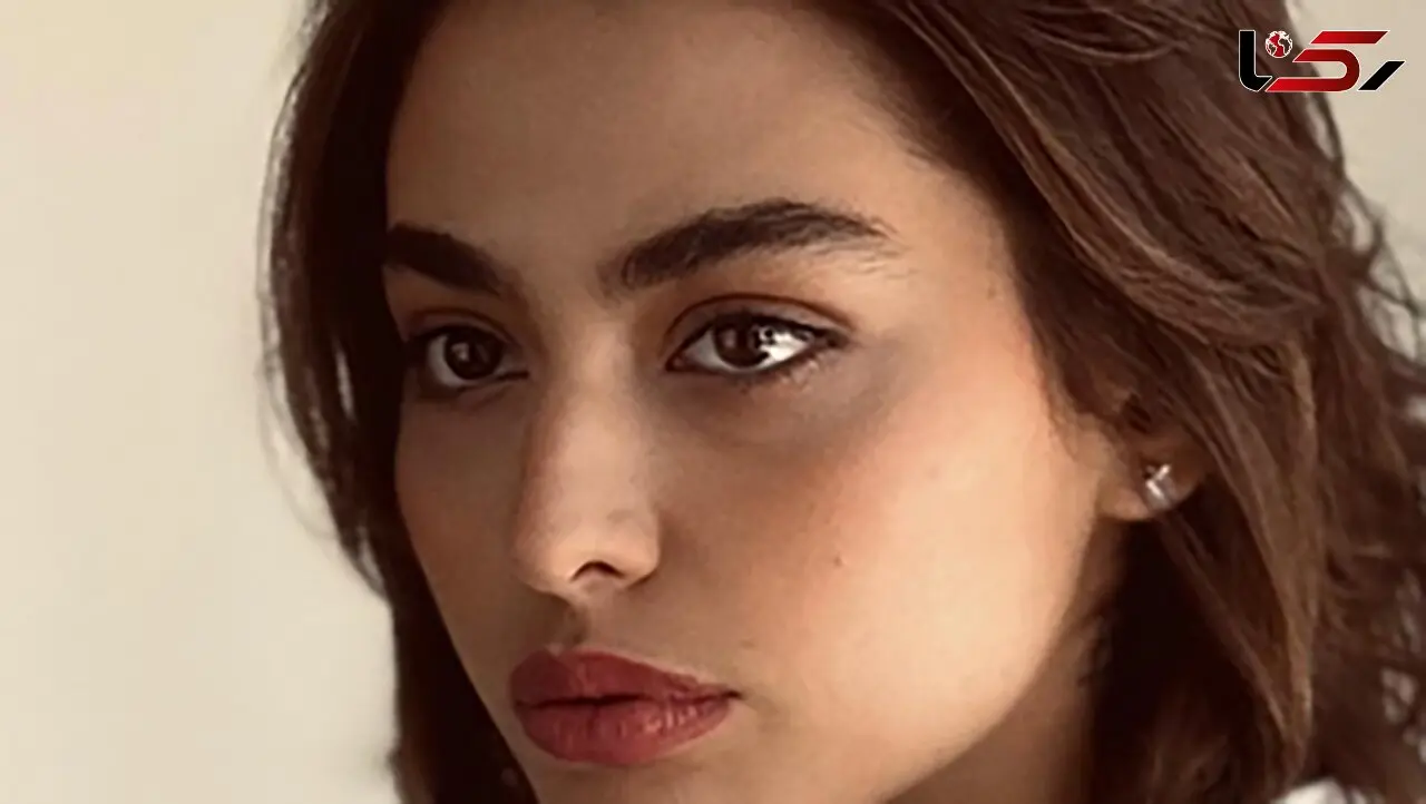تنها عکس زیبای ریحانه پارسا بعد از مهاجرت ! /  عشق به پسری به نام رایبد ! 