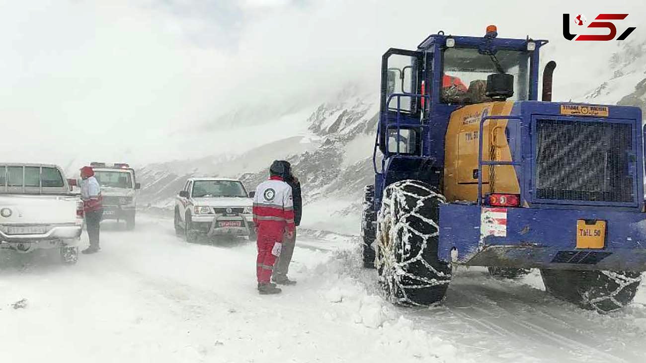 عکسهای کولاک برف در میاندوآب / عملیات برای نجات 15 گرفتار در برف