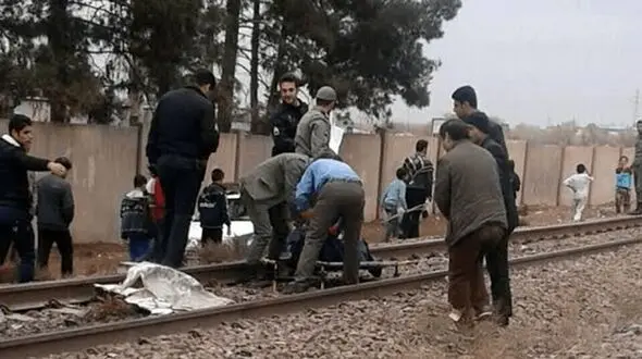فیلم / تصادف مرگبار قطار با مردی در قائمشهر