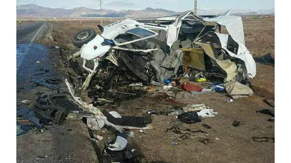 فاجعه در جاده مرند به خوی/اتوبوس گرجستان مسافران ون را له کرد/6مسافر جان باختند+عکس